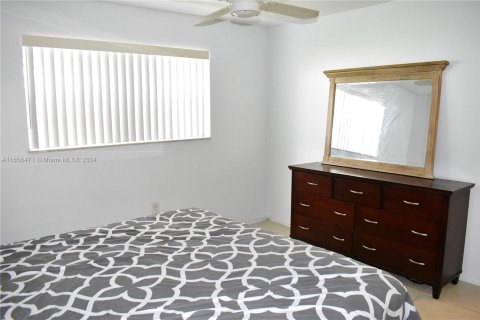 Condo in Sunrise, Florida, 2 bedrooms  № 1357249 - photo 13