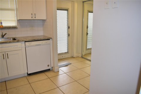 Condo in Sunrise, Florida, 2 bedrooms  № 1357249 - photo 8