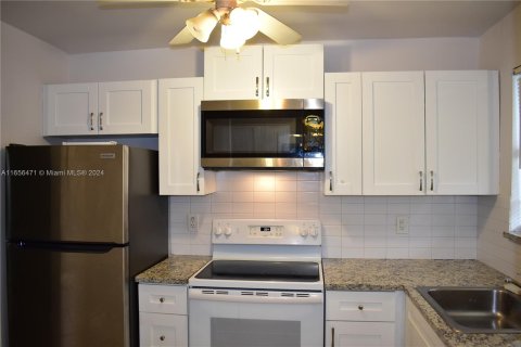 Condo in Sunrise, Florida, 2 bedrooms  № 1357249 - photo 7