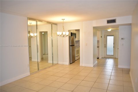 Condo in Sunrise, Florida, 2 bedrooms  № 1357249 - photo 10