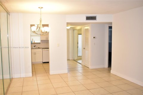 Condo in Sunrise, Florida, 2 bedrooms  № 1357249 - photo 9