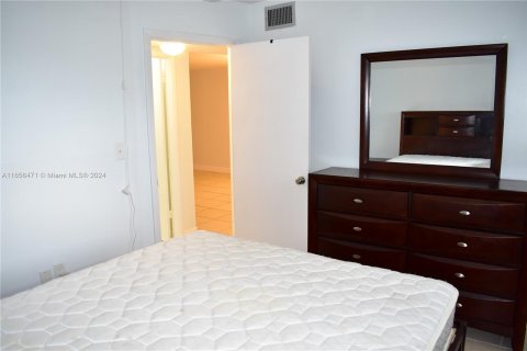 Condo in Sunrise, Florida, 2 bedrooms  № 1357249 - photo 23