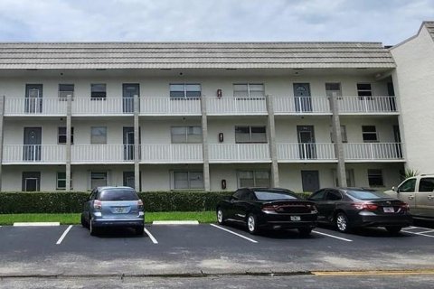 Condo in Sunrise, Florida, 2 bedrooms  № 1357249 - photo 2