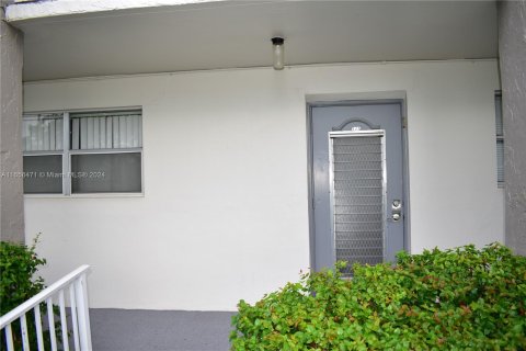 Condo in Sunrise, Florida, 2 bedrooms  № 1357249 - photo 3