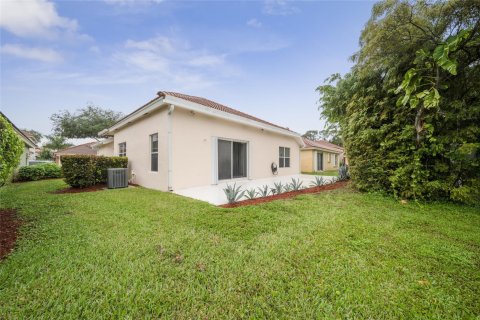 House in Riviera Beach, Florida 3 bedrooms, 158.86 sq.m. № 1079827 - photo 3