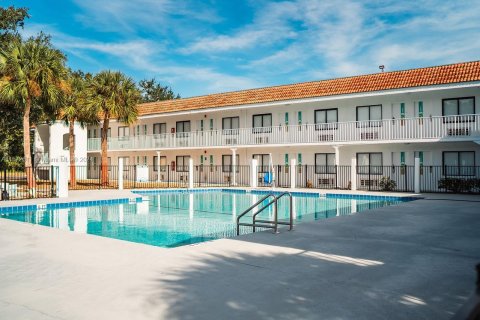 Hotel in Kissimmee, Florida 1 bedroom № 1132099 - photo 1