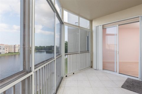 Copropriété à vendre à Tamarac, Floride: 2 chambres, 139.35 m2 № 1007180 - photo 20