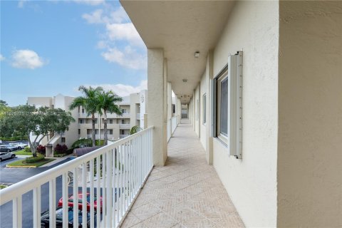 Copropriété à vendre à Tamarac, Floride: 2 chambres, 139.35 m2 № 1007180 - photo 22