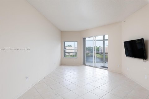 Copropriété à vendre à Tamarac, Floride: 2 chambres, 139.35 m2 № 1007180 - photo 28