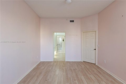 Copropriété à vendre à Tamarac, Floride: 2 chambres, 139.35 m2 № 1007180 - photo 13