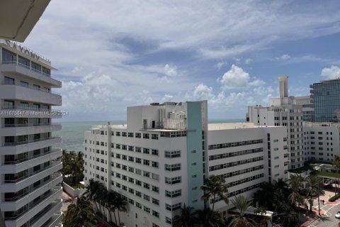 Condo in Miami Beach, Florida, 2 bedrooms  № 1404497 - photo 26