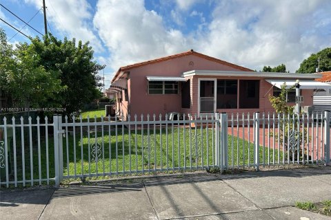 Casa en venta en Hialeah, Florida, 3 dormitorios, 122.63 m2 № 1372421 - foto 2