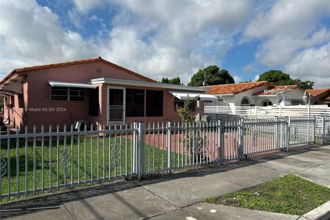 House in Hialeah, Florida 3 bedrooms, 122.63 sq.m. № 1372421 - photo 3