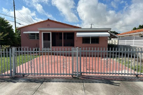 Villa ou maison à vendre à Hialeah, Floride: 3 chambres, 122.63 m2 № 1372421 - photo 1