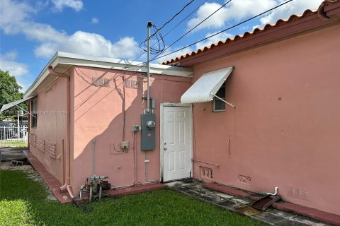 House in Hialeah, Florida 3 bedrooms, 122.63 sq.m. № 1372421 - photo 30