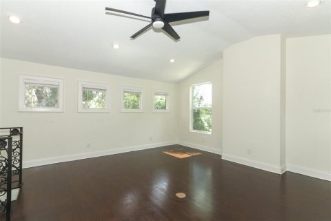 House in Winter Park, Florida 5 bedrooms, 335.47 sq.m. № 1390323 - photo 29