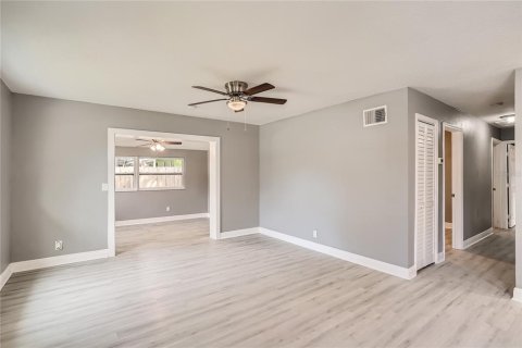 Villa ou maison à vendre à Tampa, Floride: 3 chambres, 112.41 m2 № 1326330 - photo 6