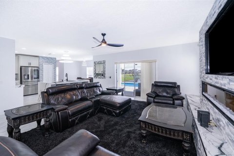 Villa ou maison à vendre à Kissimmee, Floride: 4 chambres, 266.54 m2 № 1326402 - photo 12