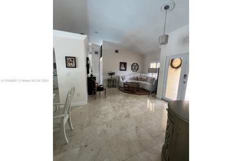 Casa en venta en Cutler Bay, Florida, 4 dormitorios, 170.2 m2 № 1319088 - foto 3