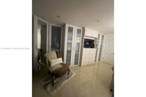 Casa en venta en Cutler Bay, Florida, 4 dormitorios, 170.2 m2 № 1319088 - foto 17