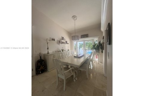 Villa ou maison à vendre à Cutler Bay, Floride: 4 chambres, 170.2 m2 № 1319088 - photo 4