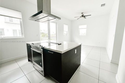 Townhouse in Doral, Florida 4 bedrooms, 318.1 sq.m. № 1320673 - photo 5