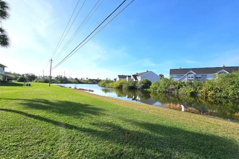 Condo in Rotonda, Florida, 2 bedrooms  № 1355771 - photo 25