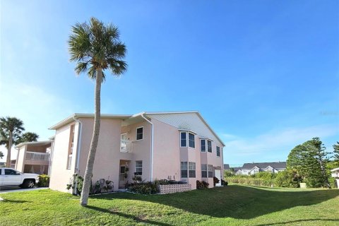 Condo in Rotonda, Florida, 2 bedrooms  № 1355771 - photo 1