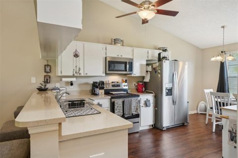 Condo in Tarpon Springs, Florida, 2 bedrooms  № 1355728 - photo 23