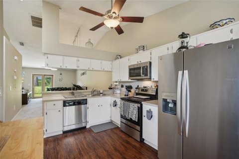 Condo in Tarpon Springs, Florida, 2 bedrooms  № 1355728 - photo 28