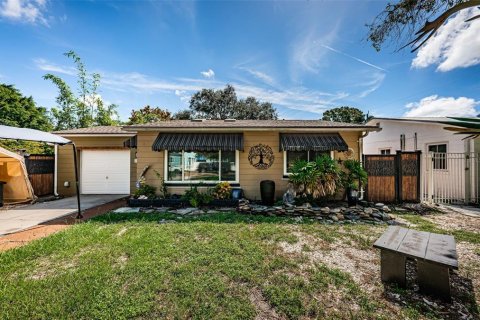 Villa ou maison à vendre à Gulfport, Floride: 3 chambres, 155.89 m2 № 1344487 - photo 2