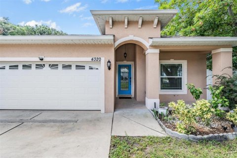 Casa en venta en Tampa, Florida, 4 dormitorios, 140.47 m2 № 1342158 - foto 1