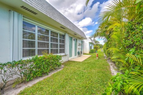 Villa ou maison à vendre à West Palm Beach, Floride: 2 chambres, 120.77 m2 № 1079796 - photo 1