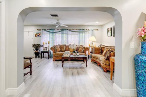 Villa ou maison à vendre à West Palm Beach, Floride: 2 chambres, 120.77 m2 № 1079796 - photo 3