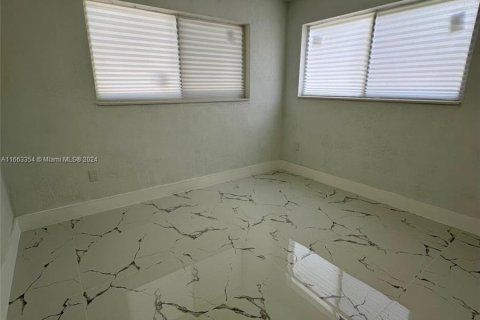 Casa en venta en Miami Gardens, Florida, 3 dormitorios, 135.82 m2 № 1372862 - foto 10