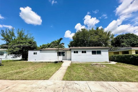 Casa en venta en Miami Gardens, Florida, 3 dormitorios, 135.82 m2 № 1372862 - foto 24