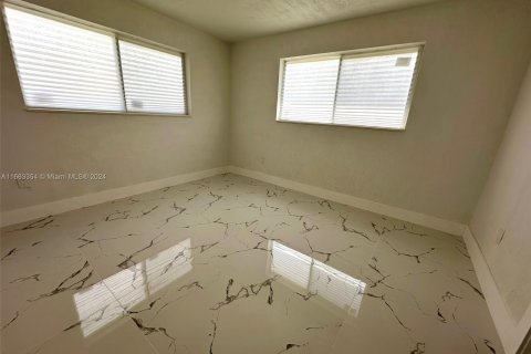 House in Miami Gardens, Florida 3 bedrooms, 135.82 sq.m. № 1372862 - photo 20