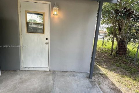 House in Miami Gardens, Florida 3 bedrooms, 135.82 sq.m. № 1372862 - photo 29