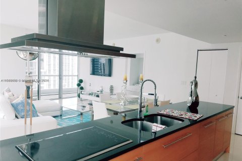 Condominio en alquiler en Miami, Florida, 2 dormitorios, 123.28 m2 № 1384446 - foto 4