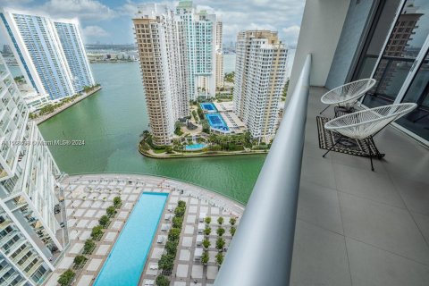 Condominio en alquiler en Miami, Florida, 2 dormitorios, 123.28 m2 № 1384446 - foto 1