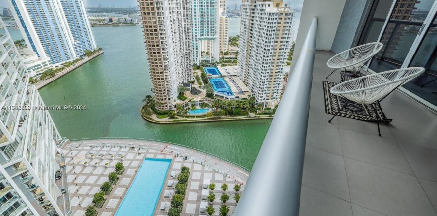 Condominio en Miami, Florida, 2 dormitorios  № 1384446