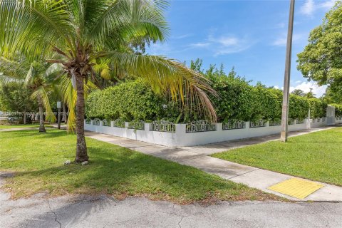 Villa ou maison à vendre à Miami, Floride: 4 chambres, 120.59 m2 № 1384445 - photo 1