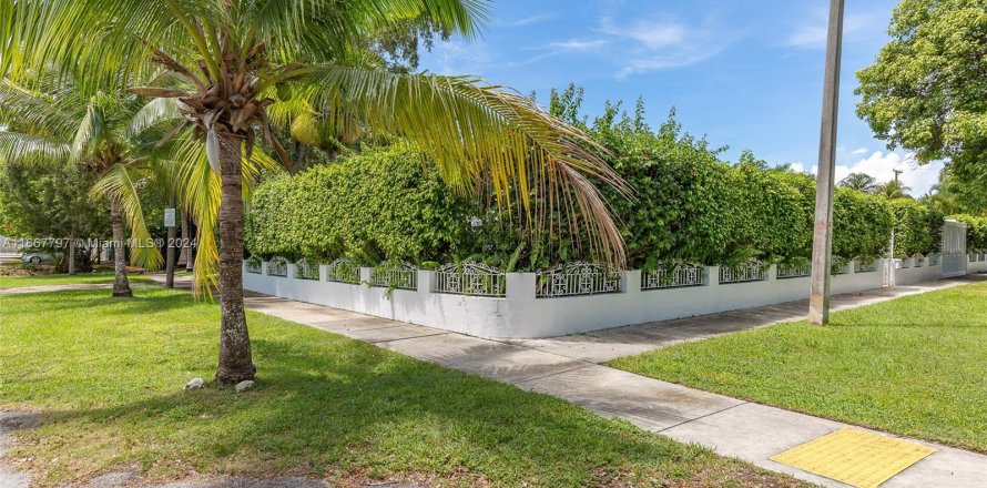 Villa ou maison à Miami, Floride 4 chambres, 120.59 m2 № 1384445