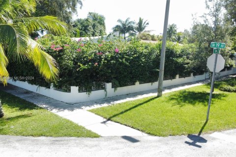 Casa en venta en Miami, Florida, 4 dormitorios, 120.59 m2 № 1384445 - foto 4