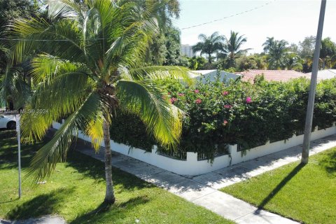 Villa ou maison à vendre à Miami, Floride: 4 chambres, 120.59 m2 № 1384445 - photo 3