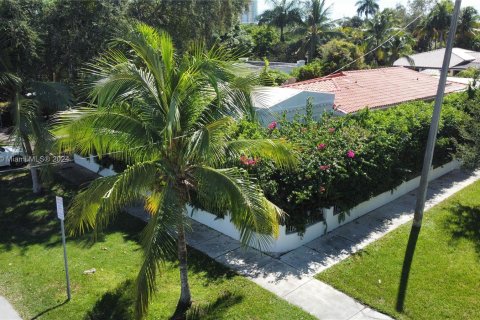 Villa ou maison à vendre à Miami, Floride: 4 chambres, 120.59 m2 № 1384445 - photo 2