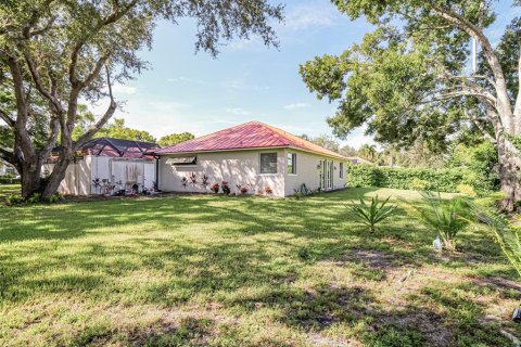 House in Vero Beach, Florida 4 bedrooms, 247.96 sq.m. № 1414137 - photo 28