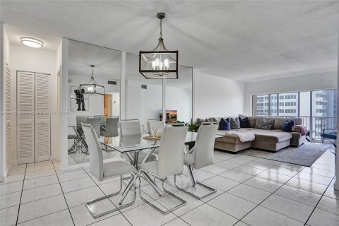 Condominio en venta en Hallandale Beach, Florida, 1 dormitorio, 80.82 m2 № 1188385 - foto 7