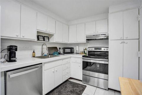 Condominio en venta en Hallandale Beach, Florida, 1 dormitorio, 80.82 m2 № 1188385 - foto 13