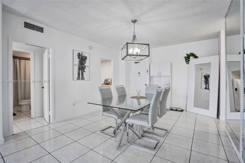 Condominio en venta en Hallandale Beach, Florida, 1 dormitorio, 80.82 m2 № 1188385 - foto 5